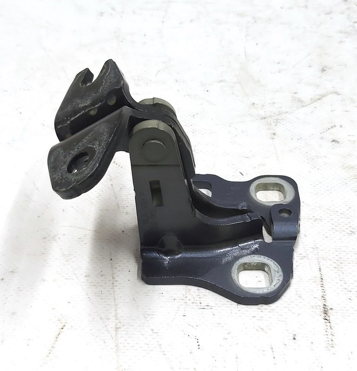 2 Петля двери задней правой нижняя PMNG Tesla model 3 1091330-00-F