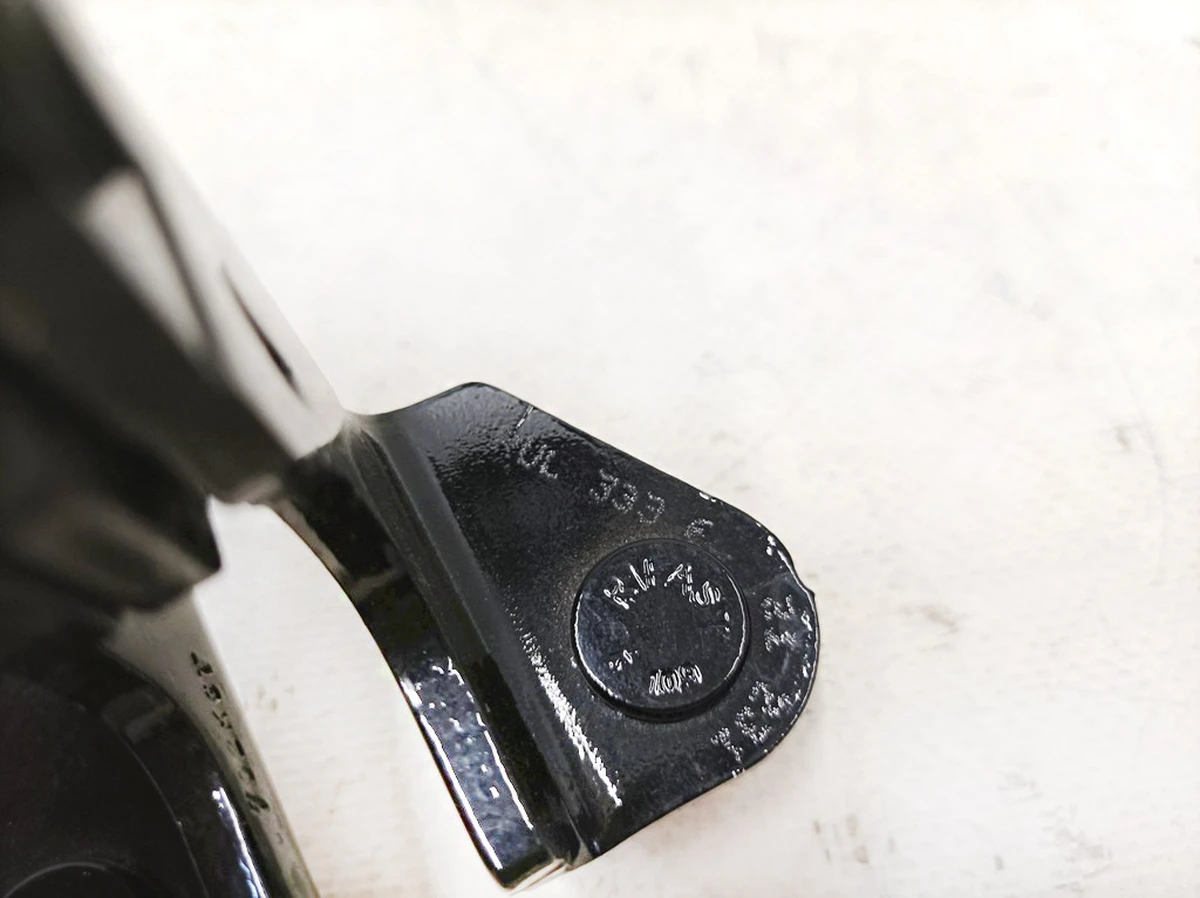 1 Петля двери задней левой верхняя PBSB с повреждением Tesla model 3 11091333-00-F