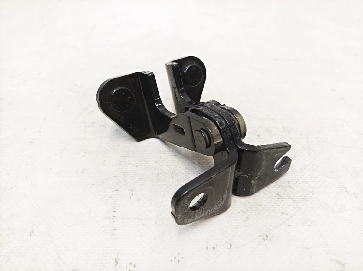 1 Петля двери задней левой верхняя PBSB с повреждением Tesla model 3 11091333-00-F