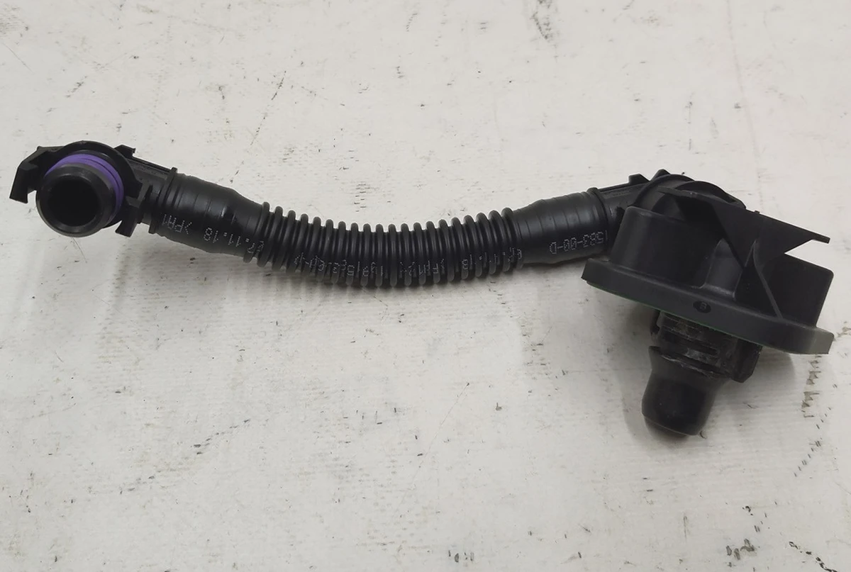 Патрубок системи охолодження основної батареї MR у зборі Tesla model 3 1091583-00-D