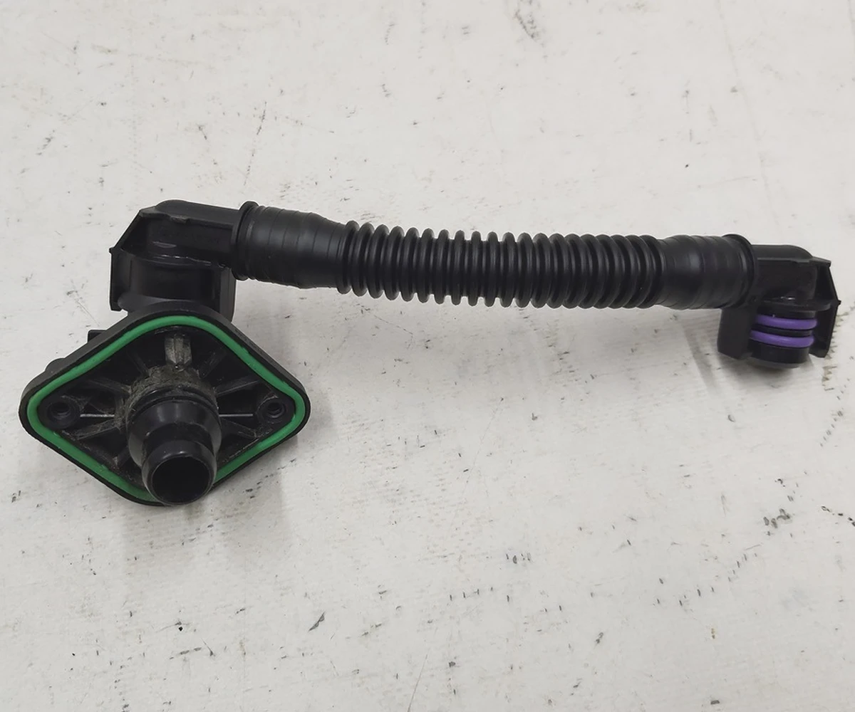 Патрубок системи охолодження основної батареї MR у зборі Tesla model 3 1091583-00-D