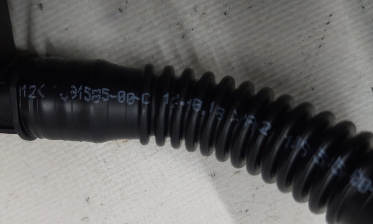Cooling system branch pipe main battery assembly Tesla model 3 1091585-00-C