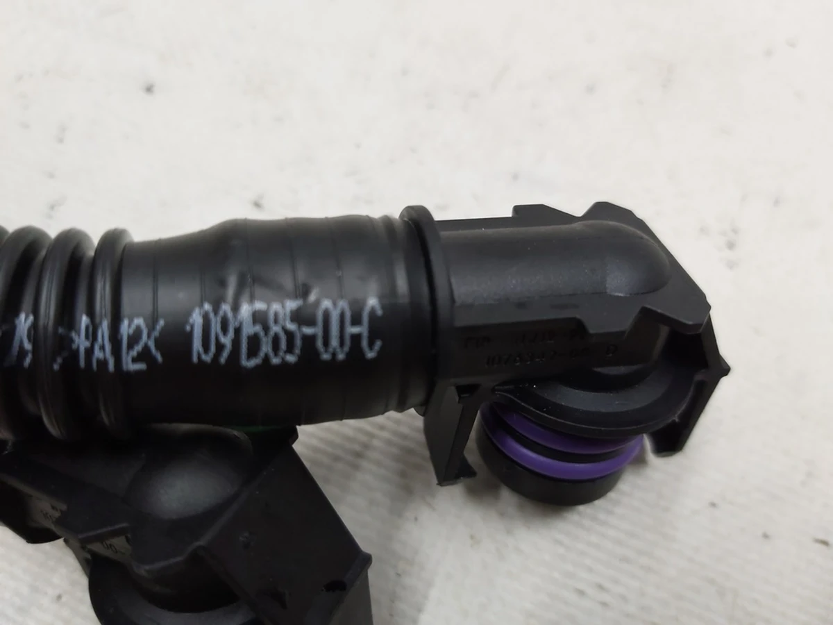 Патрубок системи охолодження основної батареї Tesla model 3 1091585-00-C