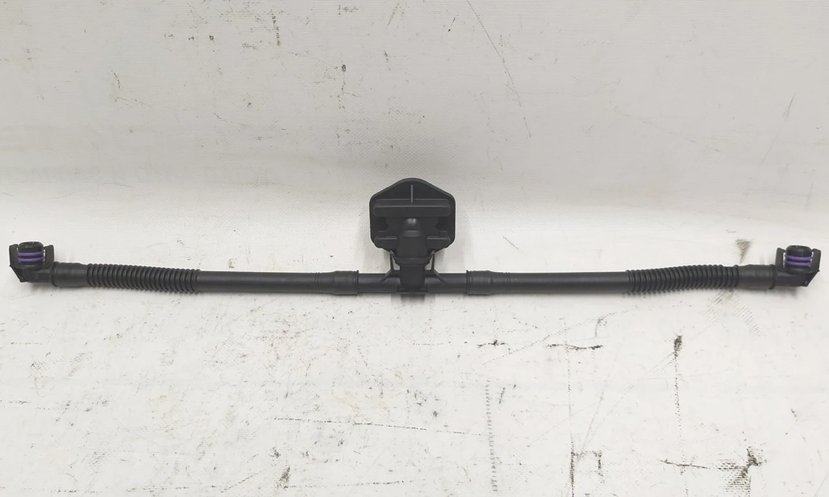 Main battery cooling pipe with damage Tesla model 3 1091587-00-C