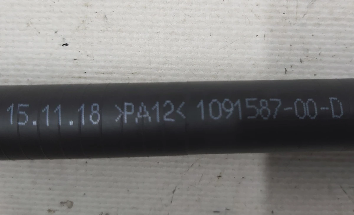 Main battery cooling pipe with damage Tesla model 3 1091587-00-C