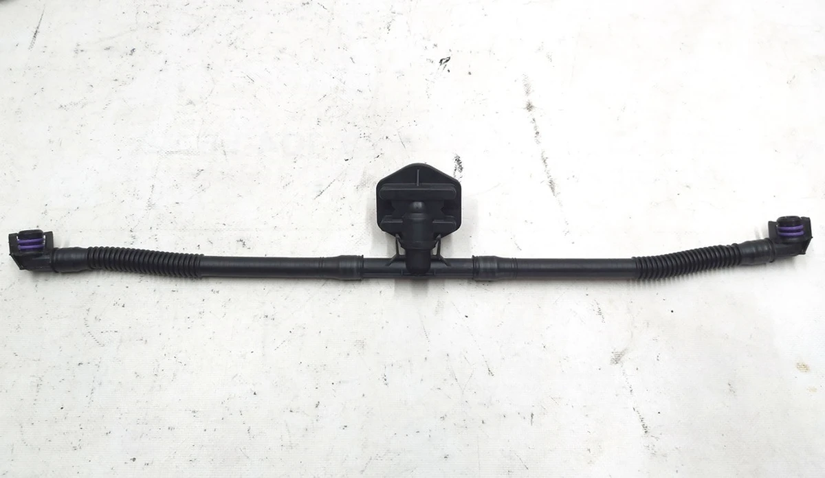 Патрубок системи охолодження основної батареї MR у зборі Tesla model 3 1091587-00-D