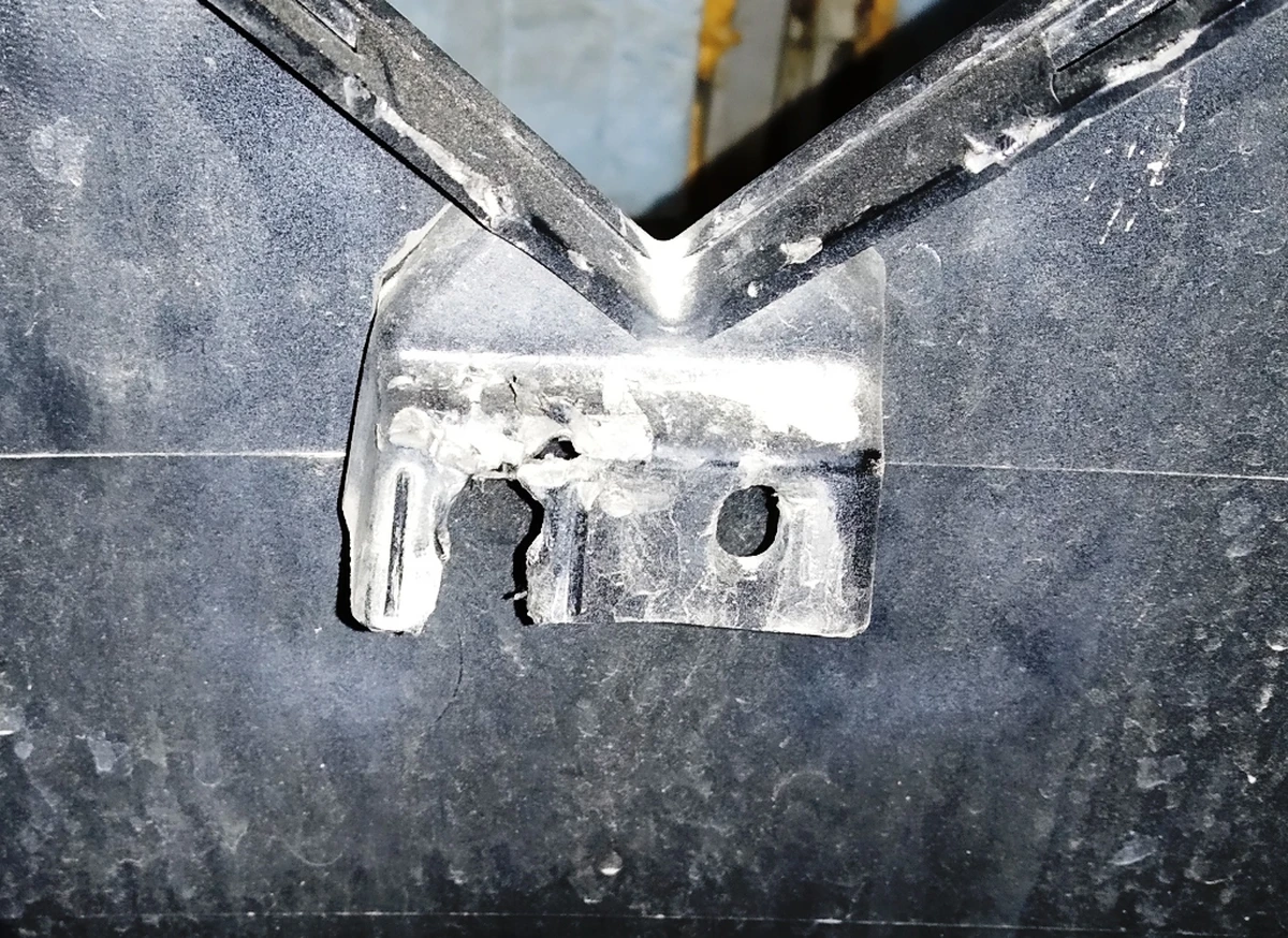 MX FRONT FASCIA 2.5 ASSY, SVC, SOLID BLACK-PBSB (DAMAGED) Tesla model X 1091879-S1-A