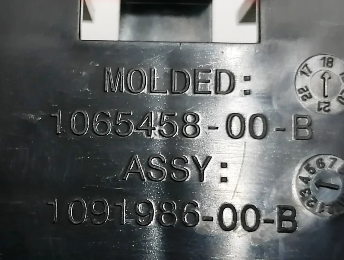 4 MS Brkt Assy, Rr Wing LH NEW Tesla model S, model S REST 1091986-00-B