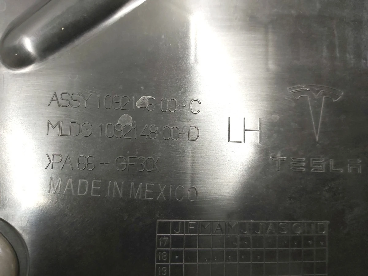 1 M3S FR LH CLOSEOUT PANEL ASSY  Tesla model 3 1092146-00-D