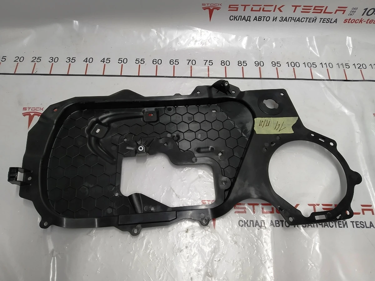 1 M3S FR LH CLOSEOUT PANEL ASSY Tesla model 3 1092146-00-D