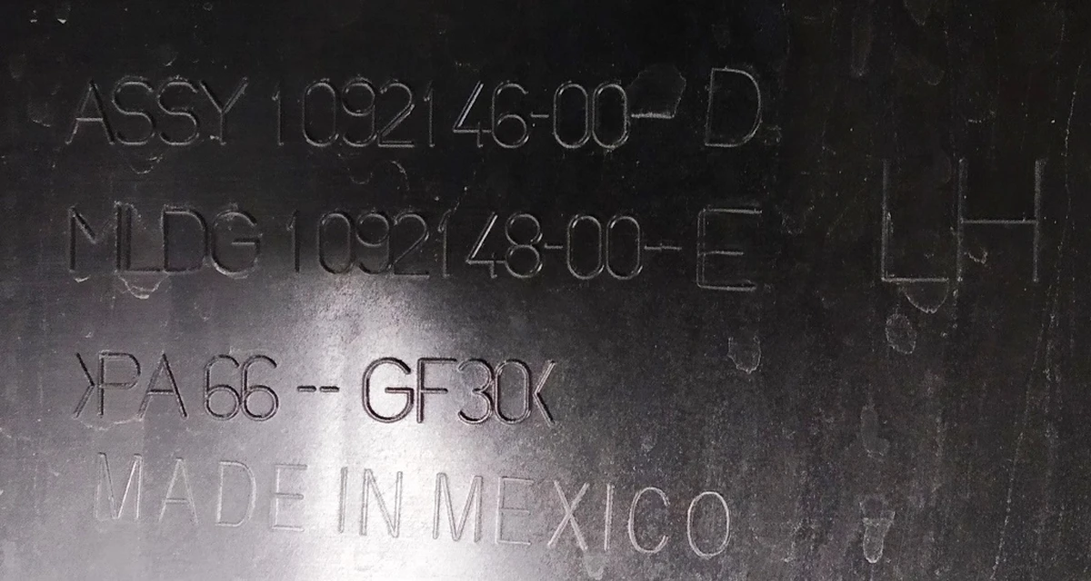 1 M3S FR LH CLOSEOUT PANEL ASSY Tesla model 3 1092146-00-D