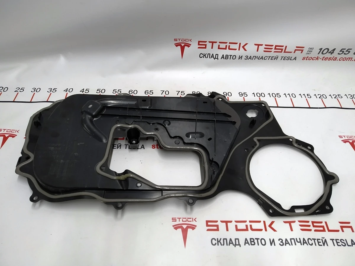 1 M3S FR RH CLOSEOUT PANEL ASSY Tesla model 3 1092147-00-D