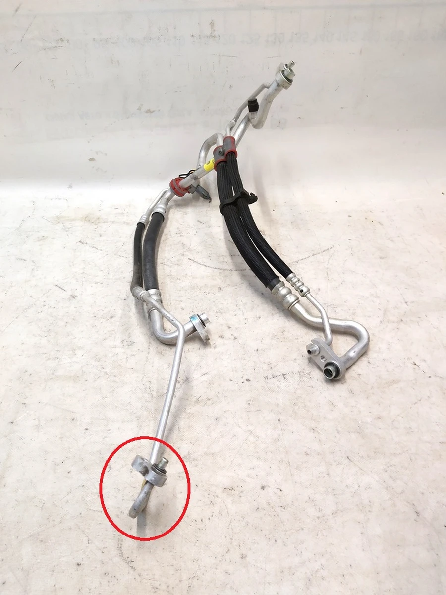 3 Трубопровід кондиціонера R1234YF з пошкодженням Tesla model 3 1092157-00-F