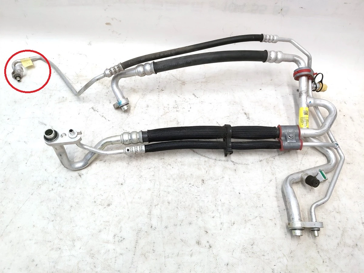 3 Трубопровід кондиціонера R1234YF з пошкодженням Tesla model 3 1092157-00-F