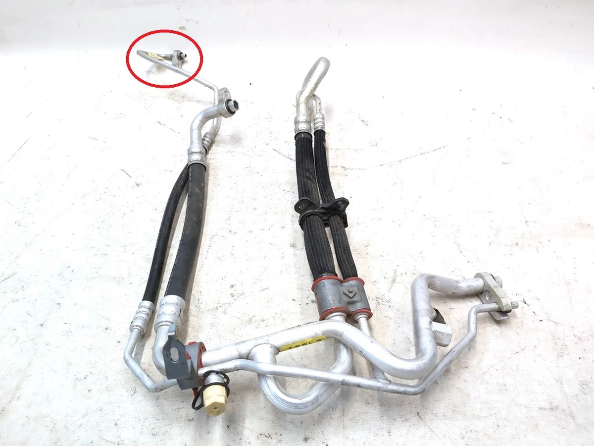 3 Трубопровід кондиціонера R1234YF з пошкодженням Tesla model 3 1092157-00-F