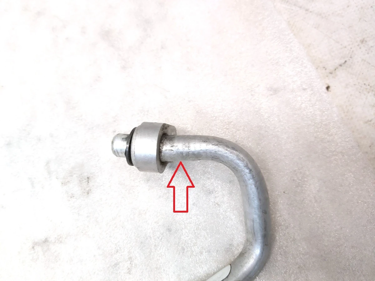 10 Трубопровід кондиціонера випускний Tesla model 3 1092158-00-F