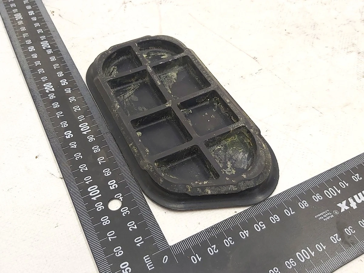 44 Заглушка чверті передньої лівої внутрішньої кузовної панелі моторного щита нижньої лівої Tesla model 3 1092173-S0-B