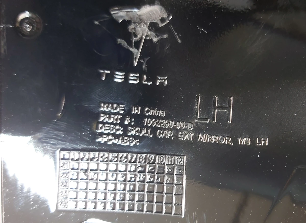 3 Накладка дзеркала зовнішнього лівого верхня (шкаралупа) PBSB Tesla Model 3 1092290-01-D