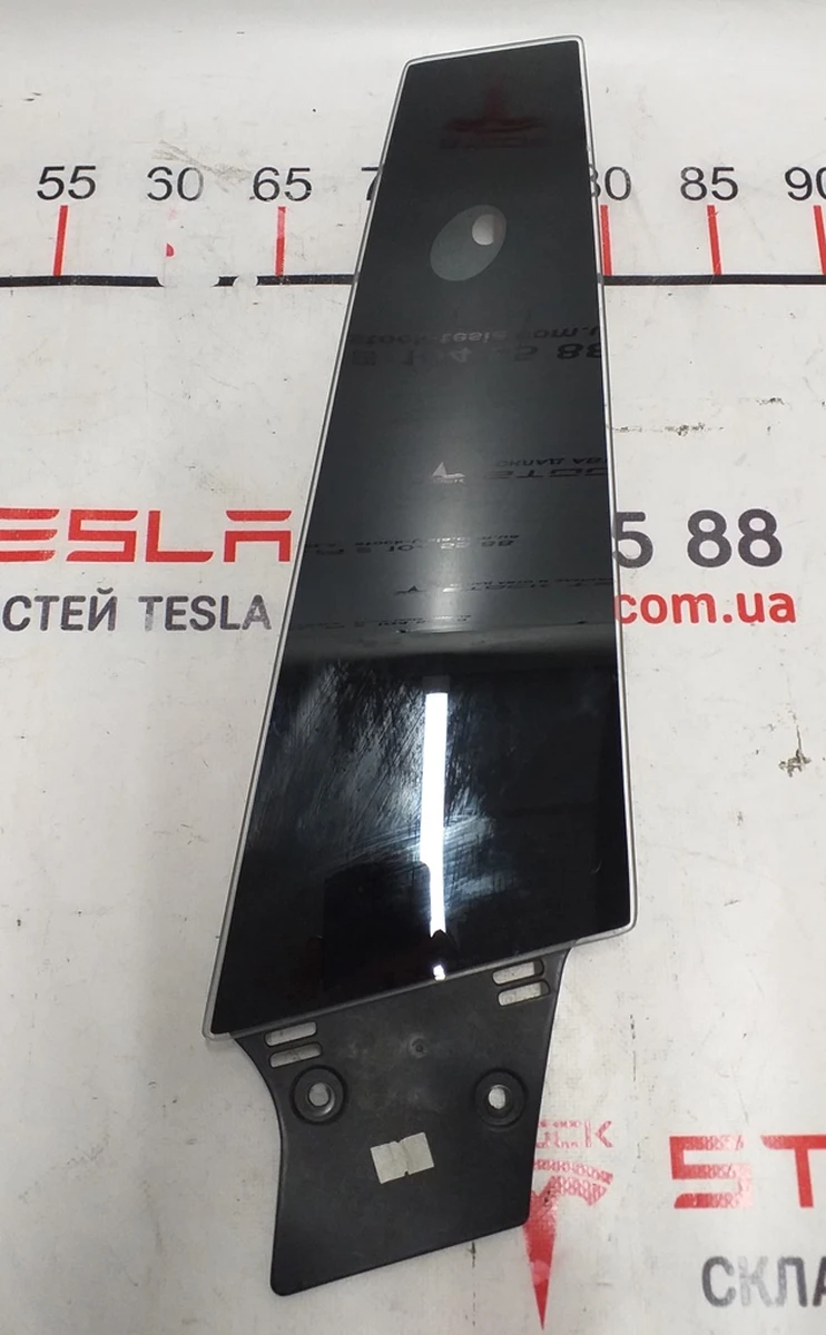 6 B-pillar pad outer left (glass) Tesla model S REST 1092306-00-G