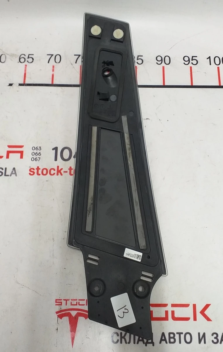 6 B-pillar pad outer left (glass) Tesla model S REST 1092306-00-G