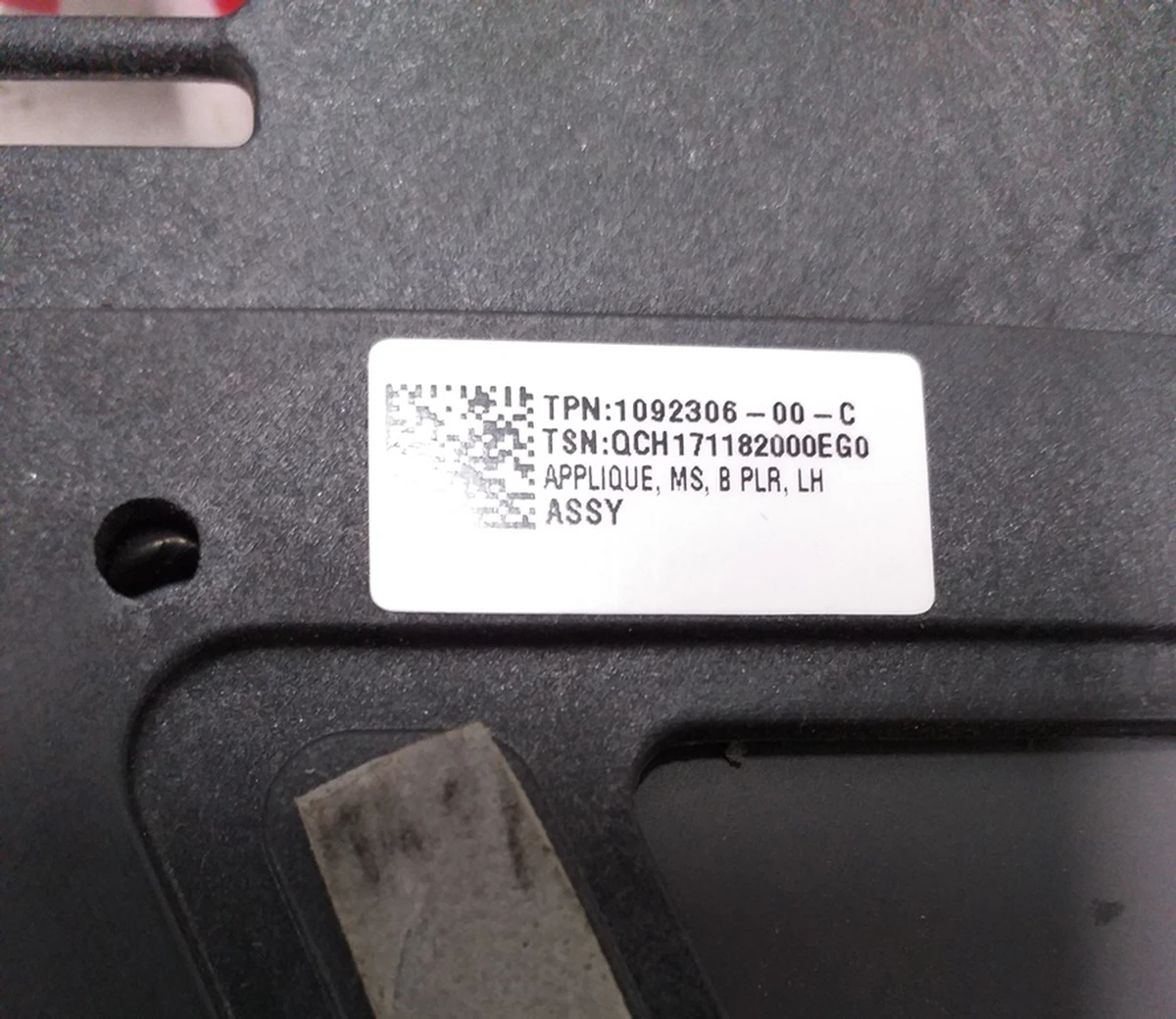 6 B-pillar pad outer left (glass) Tesla model S REST 1092306-00-G