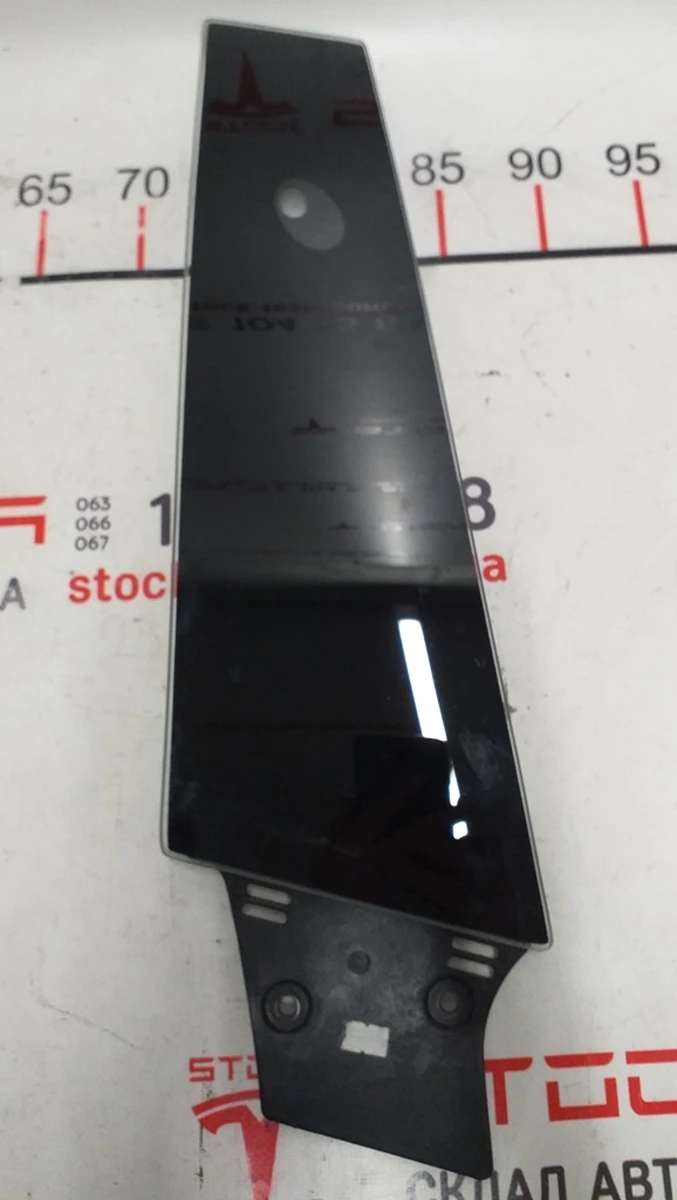 7 B-pillar pad outer right (glass) Tesla model S REST 1092307-00-G