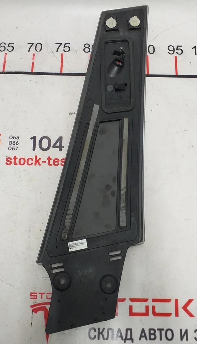7 B-pillar pad outer right (glass) Tesla model S REST 1092307-00-G