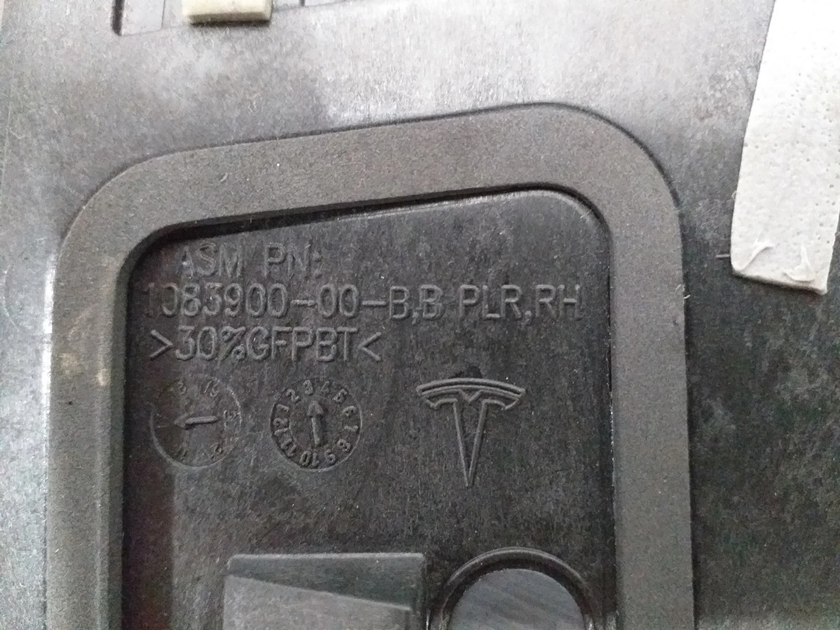 7 B-pillar pad outer right (glass) Tesla model S REST 1092307-00-G