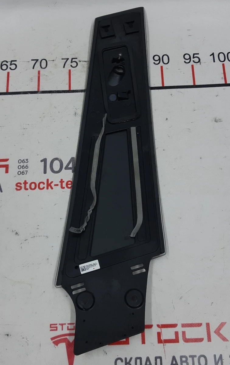 7 B-pillar pad outer right (glass) Tesla model S REST 1092307-00-G