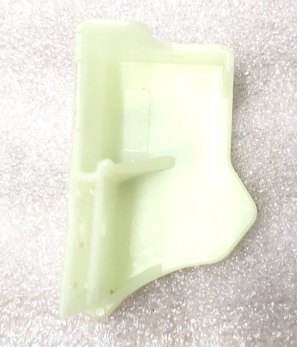 Кнопка кришки замка дверей багажника Tesla model 3 1092308-00-E