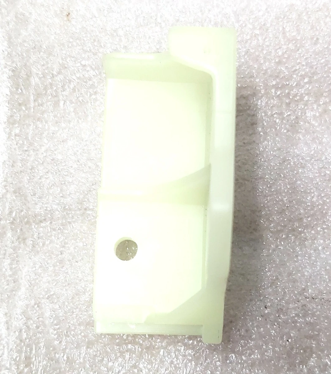 Кнопка кришки замка дверей багажника Tesla model 3 1092308-00-E