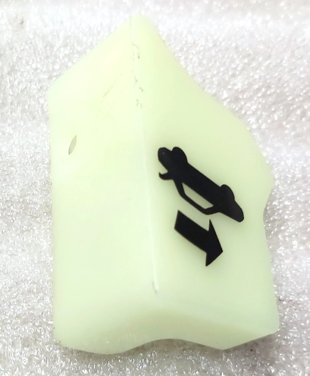 Кнопка кришки замка дверей багажника Tesla model 3 1092308-00-E