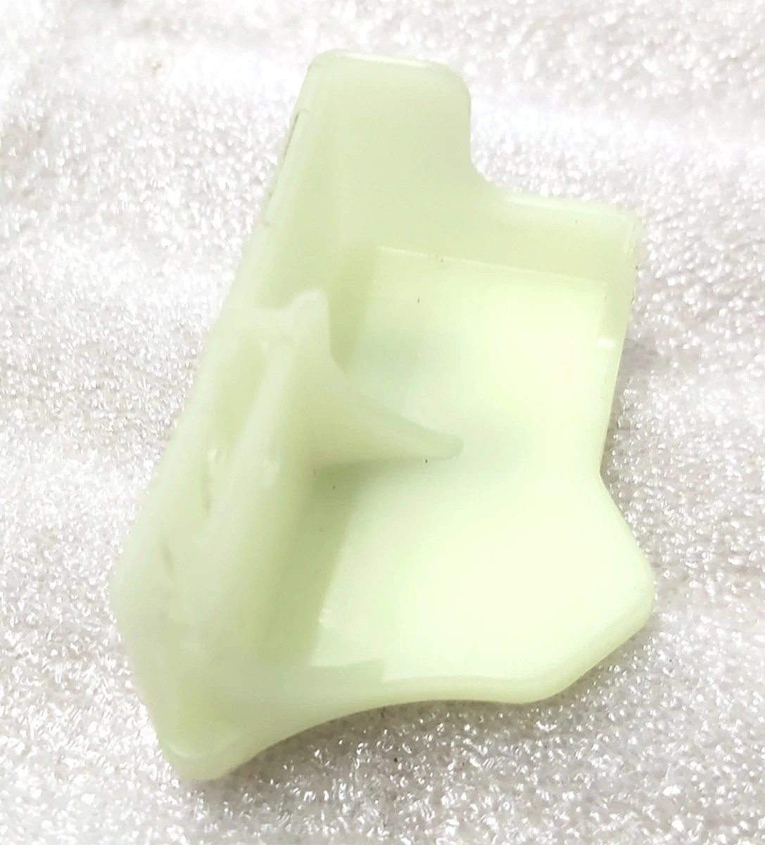 Кнопка кришки замка дверей багажника Tesla model 3 1092308-00-E