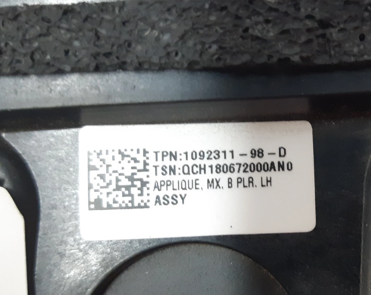 12 Накладка стійки B зовнішня ліва (скло) з пошкодженням Tesla model X 1092311-98-F