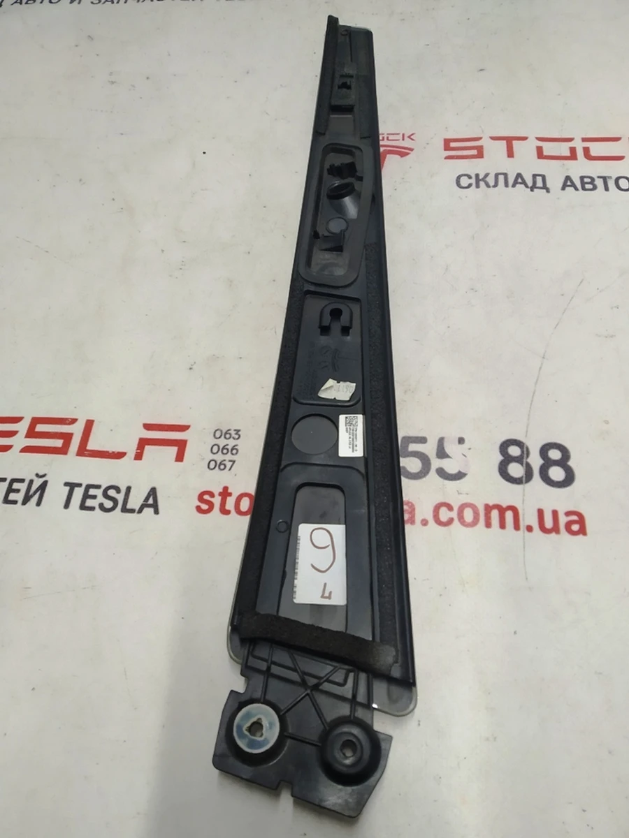 12 Накладка стійки B зовнішня ліва (скло) Tesla model X 1092311-98-F