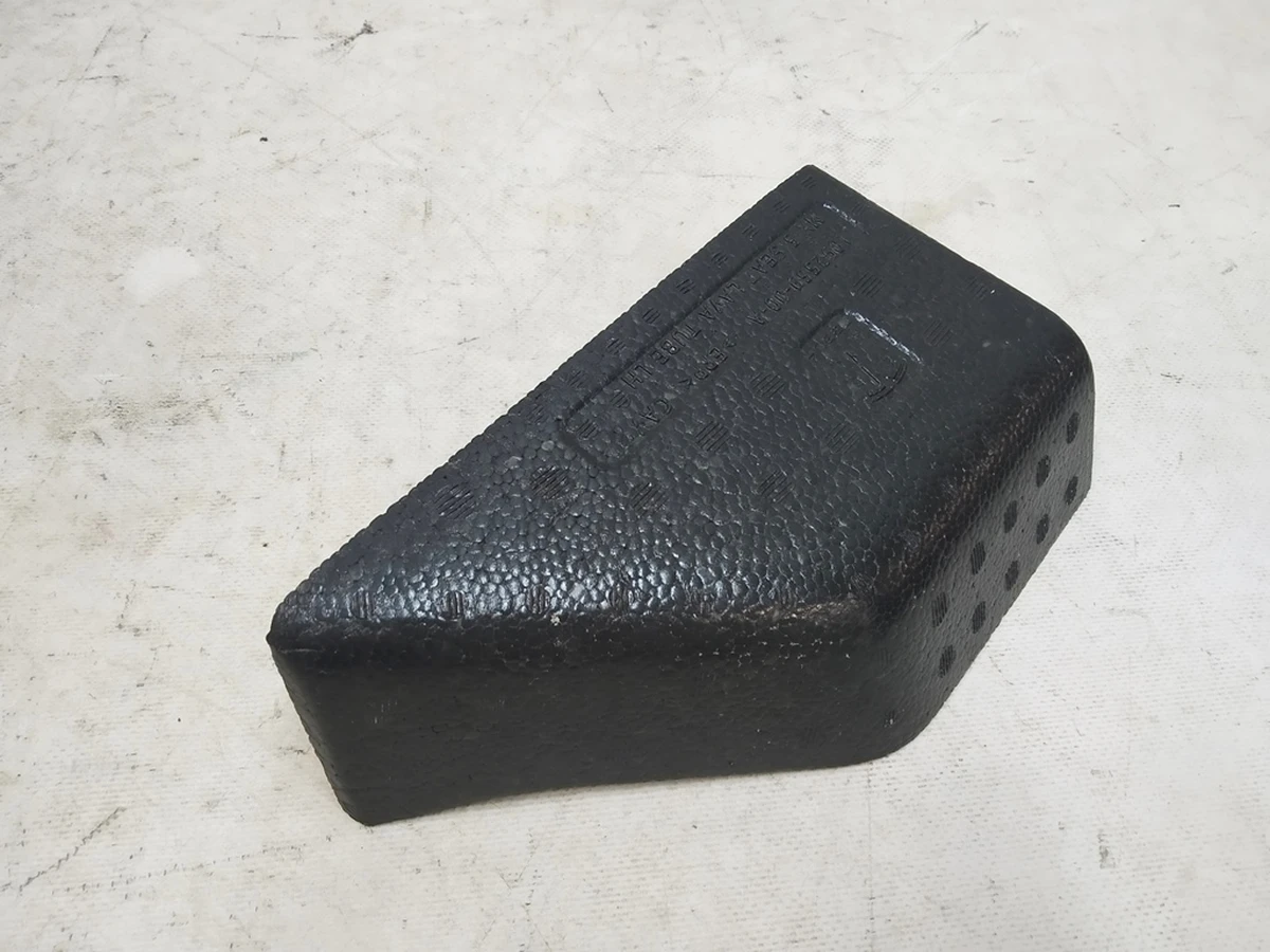 18 Упор настилу багажника (пінопласт) лівий 5 місць Tesla model X 1092559-00-B