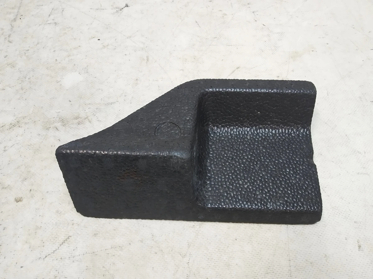 18 Упор настилу багажника (пінопласт) лівий 5 місць Tesla model X 1092559-00-B