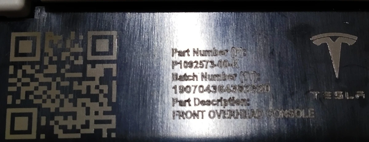 4 Панель освещения с микрофоном и кнопкой аварийного сигнала передний (в сборе) Tesla model 3 1092573-00-K