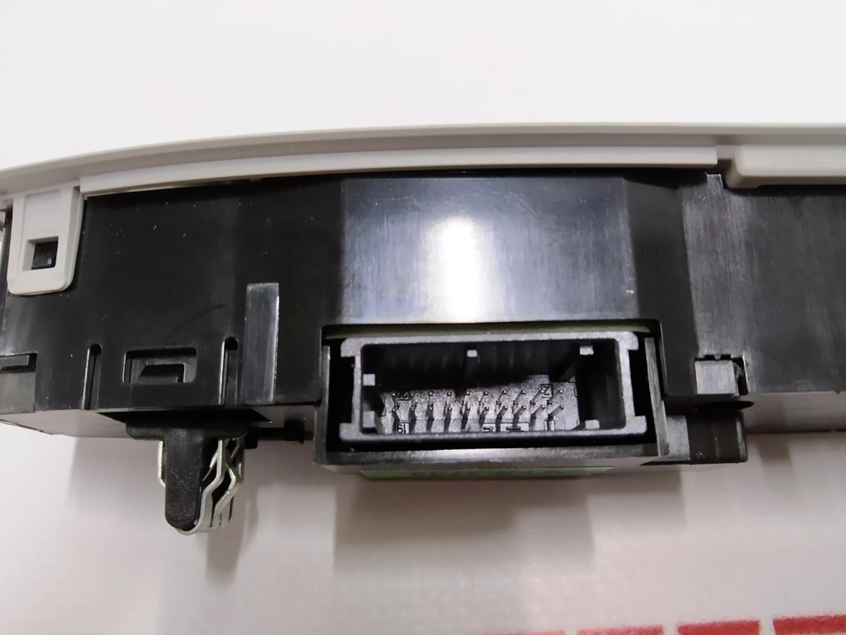 4 Панель освещения с микрофоном и кнопкой аварийного сигнала передний (в сборе) Tesla model 3 1092573-00-K