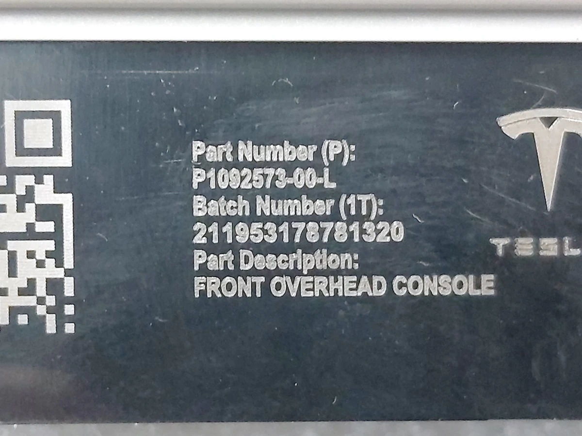 4 Панель освещения с микрофоном и кнопкой аварийного сигнала передний (в сборе) Tesla model 3 1092573-00-M