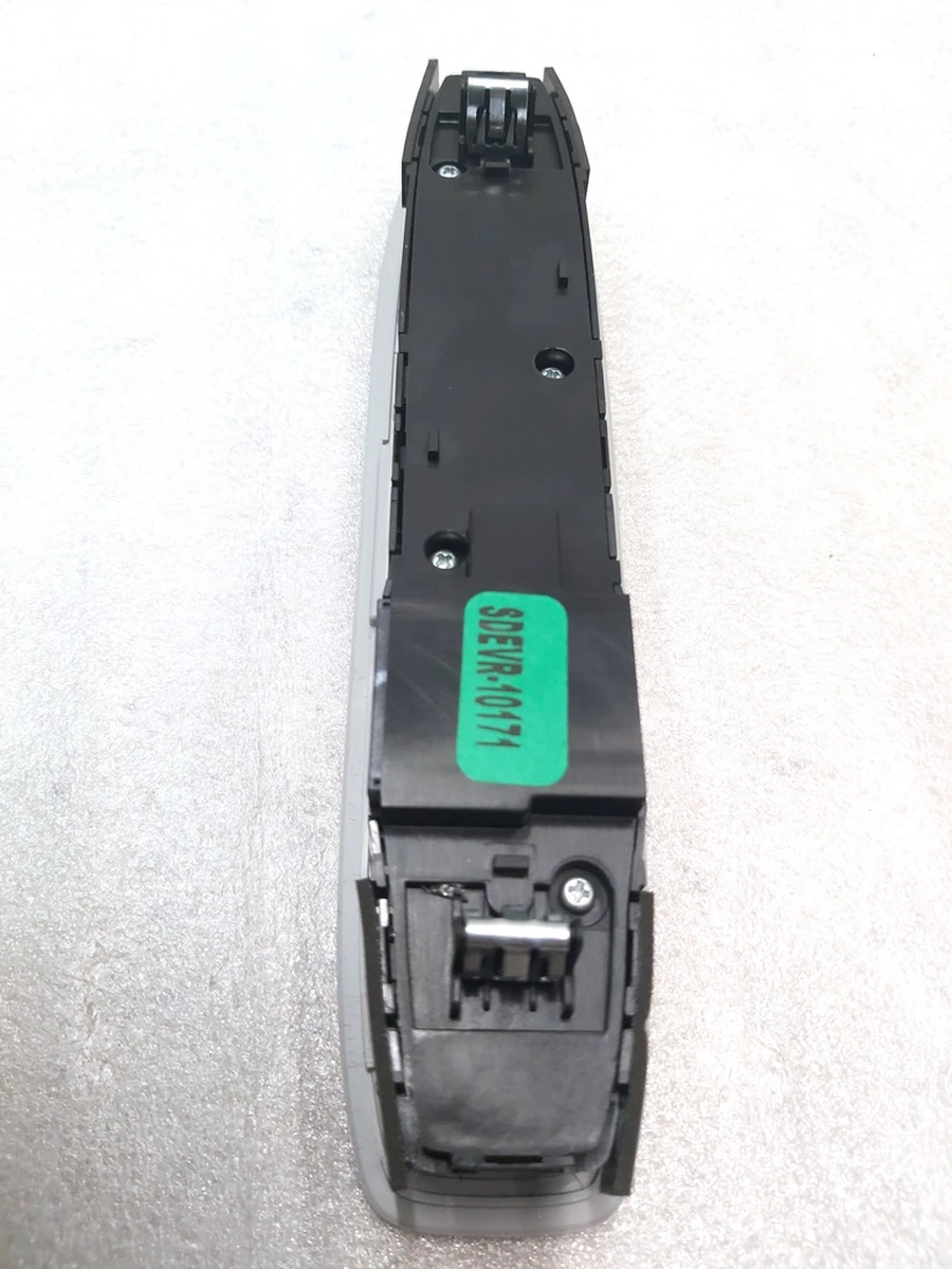 4 Панель освещения с микрофоном и кнопкой аварийного сигнала передний (в сборе) Tesla model 3 1092573-00-M