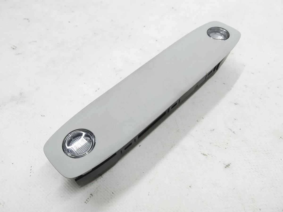 5 Панель освітлення задня Tesla model 3 1092575-00-J