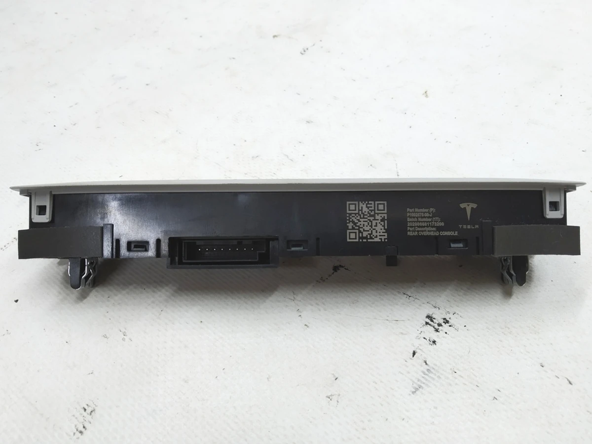 5 Панель освітлення задня Tesla model 3 1092575-00-J