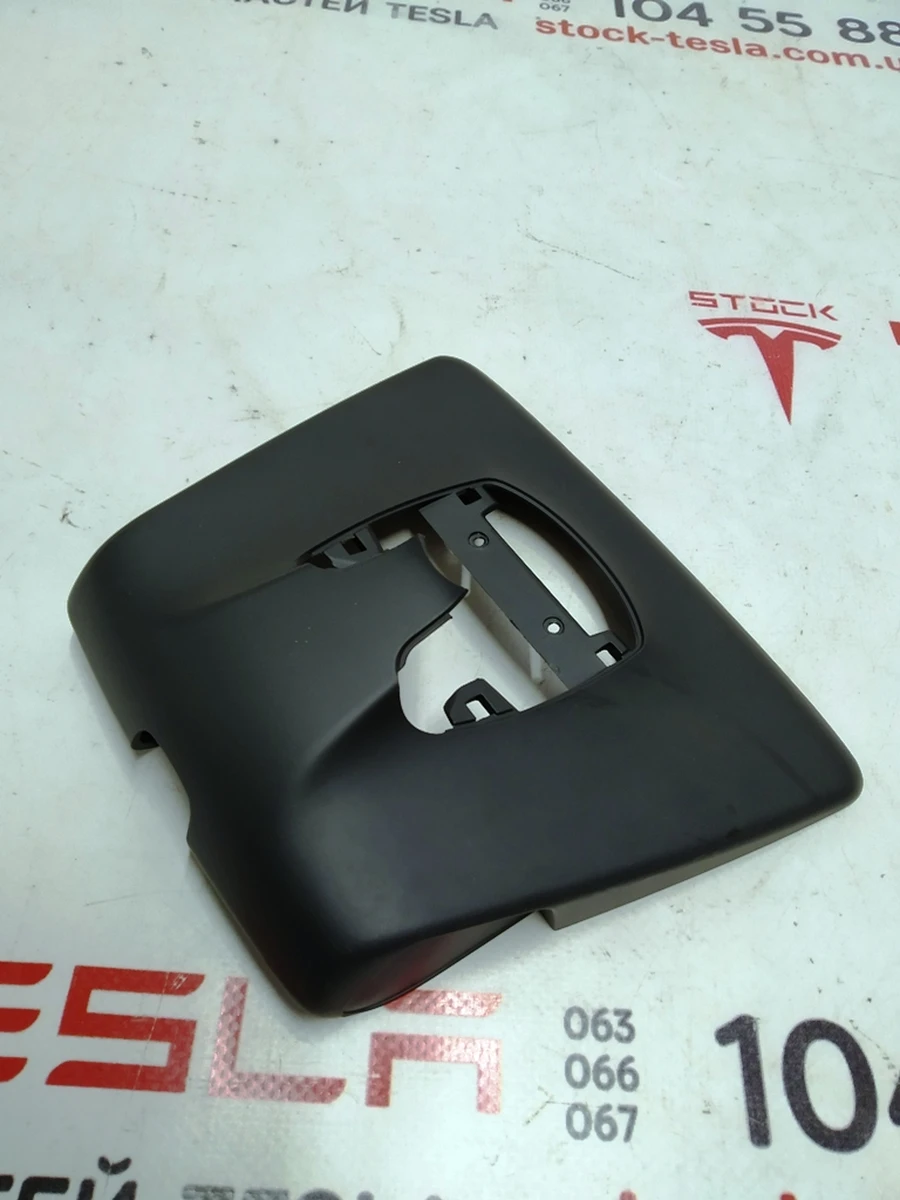 5 Облицювання кронштейна дзеркала заднього виду та камери TRIPLE верхнє Tesla model X 1092605-01-D