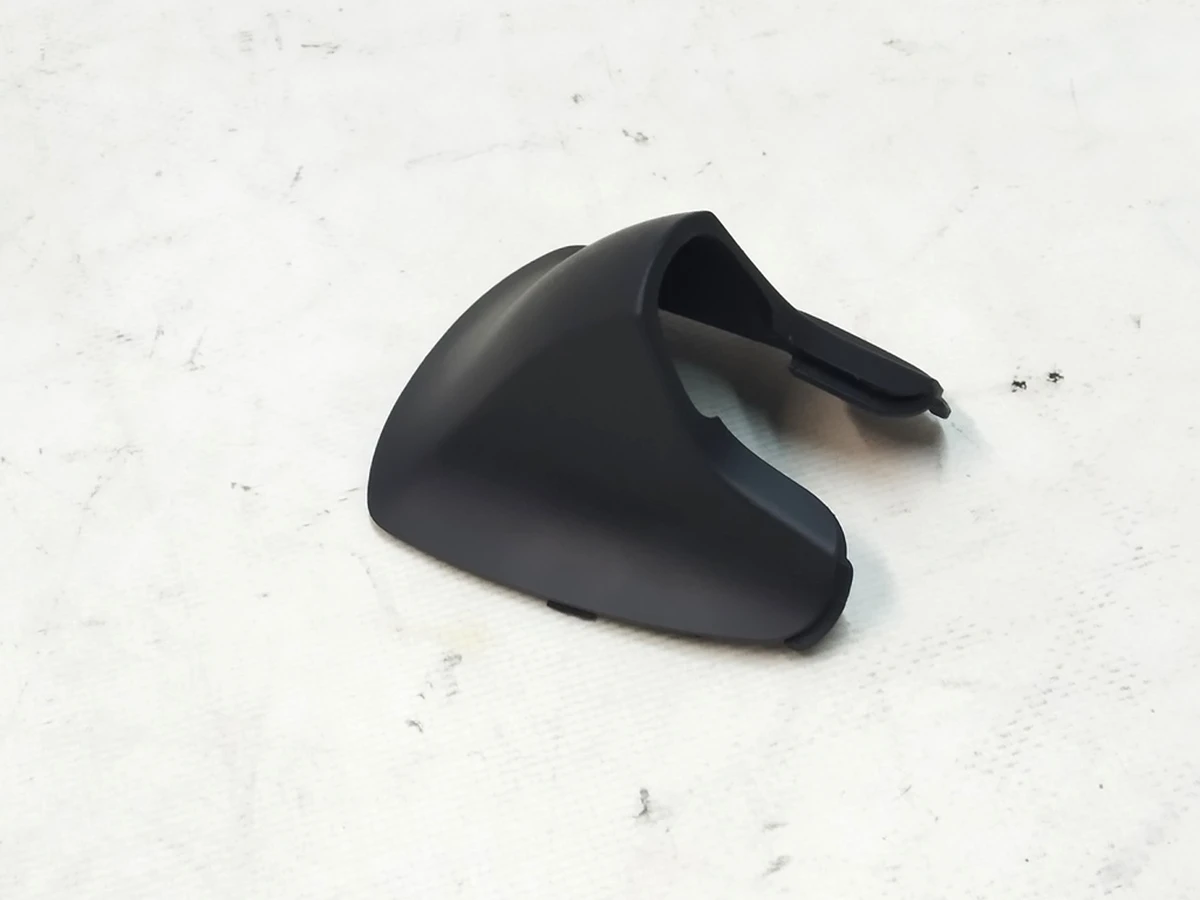 3 Облицювання кронштейна дзеркала заднього виду і камери TRIPLE нижня Tesla Model X 1092607-01-D