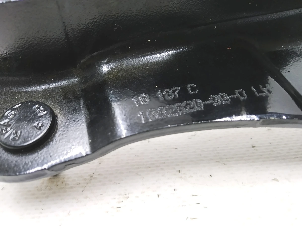 1 Петля крышки багажника левая PBSB Tesla Model 3 1092820-00-D