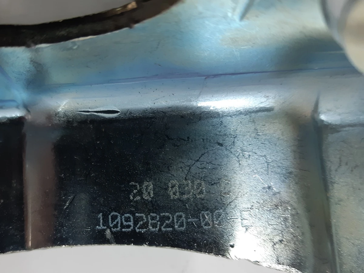 1 Петля крышки багажника левая Tesla Model 3 1092820-00-E