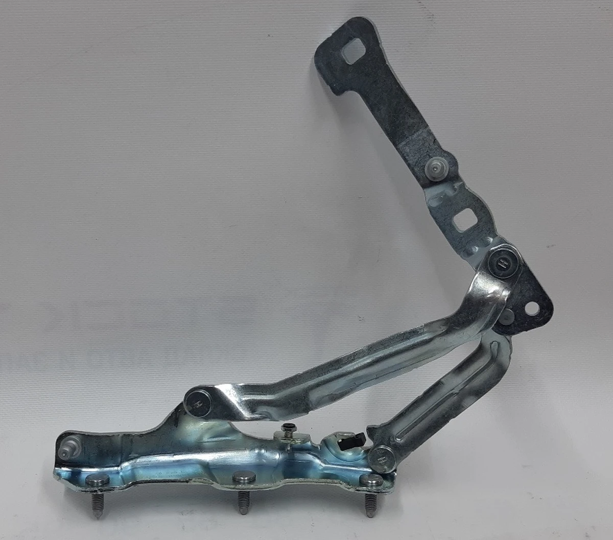 1 Петля крышки багажника левая Tesla Model 3 1092820-00-E