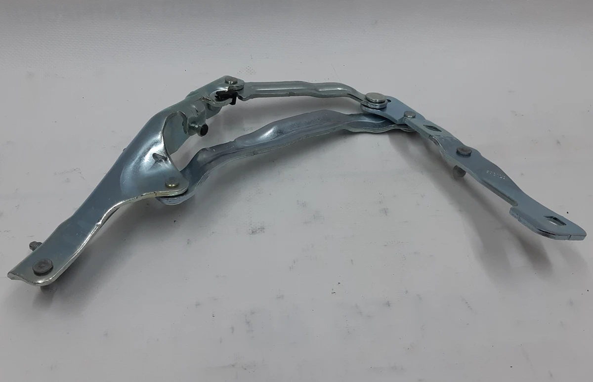 1 Петля крышки багажника левая Tesla Model 3 1092820-00-E