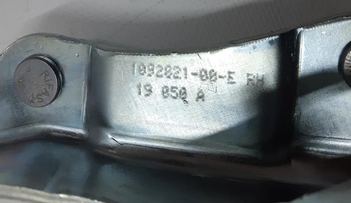 2 TRUNK HINGE RH Tesla Model 3 1092821-00-E